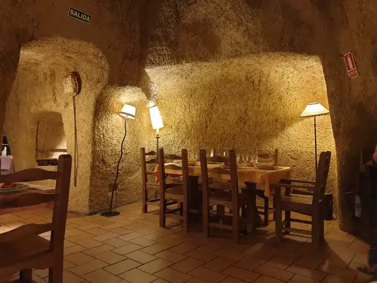 Cuevas de Valdevimbre