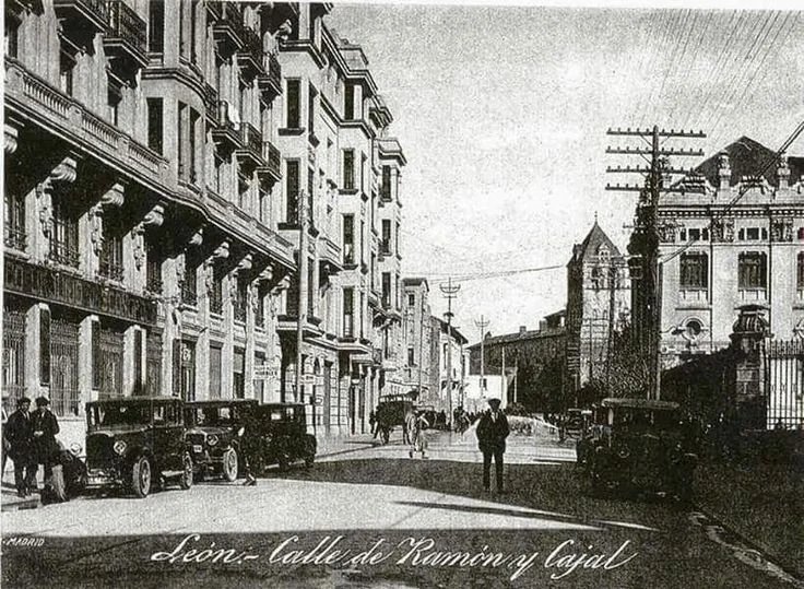 Avenida de Ramón y Cajal en León un paseo cómodo entre el Ensanche y San Marcos